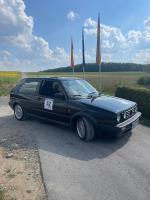 Fahrzeug Bild des Fahrers Schuster mit dem Fahrzeug VW Golf II GTI G60 Edition One