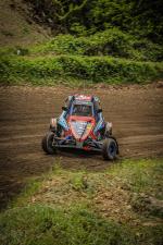 Fahrzeug Bild des Fahrers Funke mit dem Fahrzeug Peters Autosport Crosskart