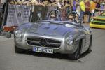 Fahrzeug Bild des Fahrers Clauss mit dem Fahrzeug Daimler Benz 300 SLS