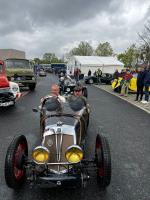 Fahrzeug Bild des Fahrers Sauerwald mit dem Fahrzeug Vale Motor Company Vale 8hp Rennwagen