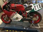 Fahrzeug Bild des Fahrers Flor mit dem Fahrzeug Ducati F1 Replica Marco Lucchinelli