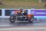 Fahrzeug Bild des Fahrers Braune mit dem Fahrzeug  Junior Dragbike Kawasaki