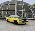 Fahrzeug Bild des Fahrers Schuster mit dem Fahrzeug Opel Commodore